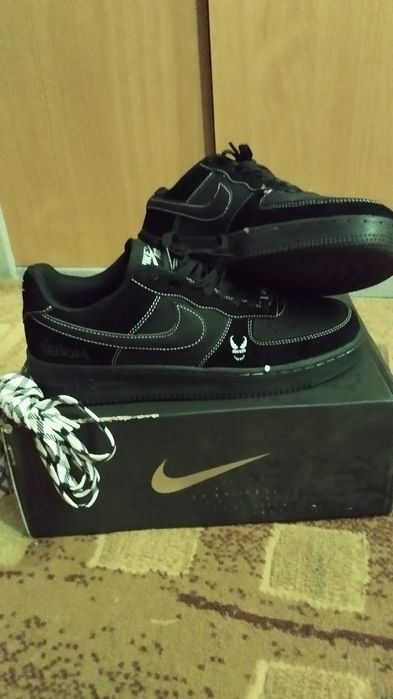 ,Продам мужские кроссовки.