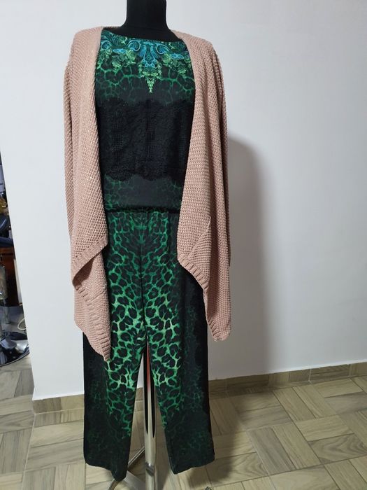 Capa/Cardigan elegant pentru rochii, cămăși, fuste;