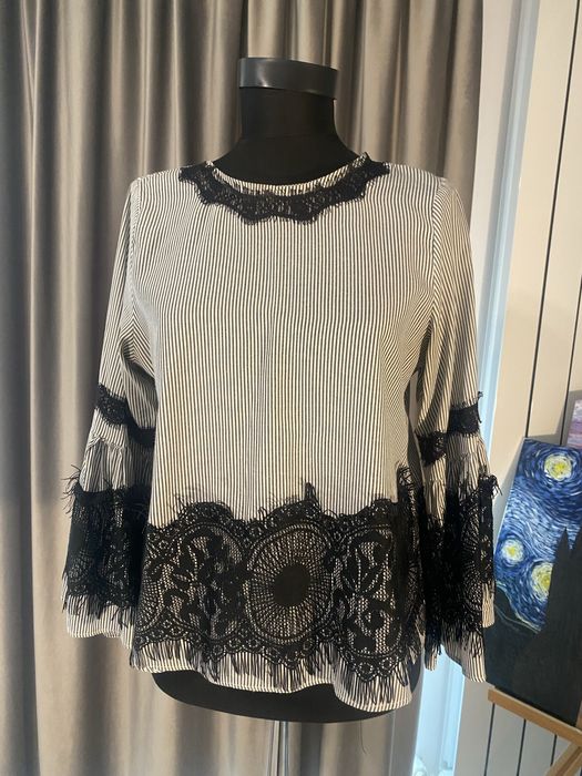 Camasa superba, aplicatii dantela