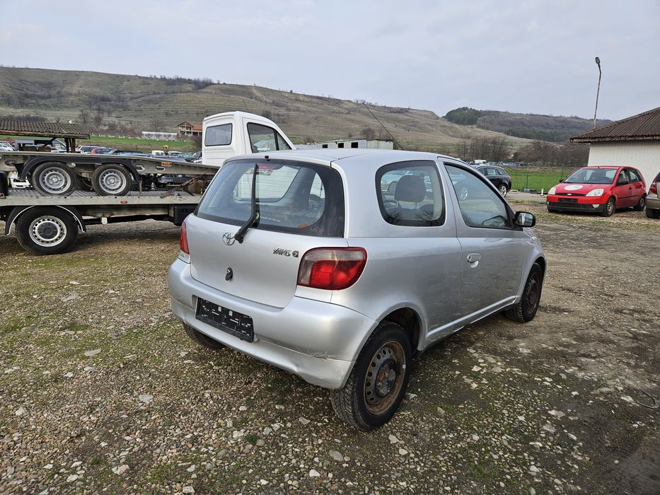 Toyota Yaris 1.0i VVTI НА ЧАСТИ