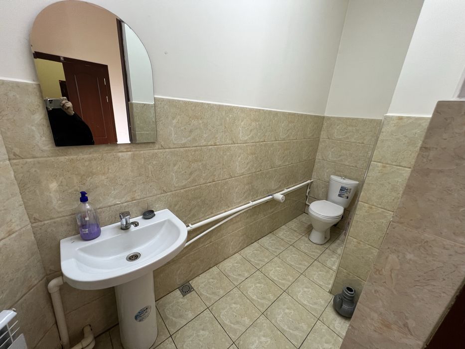 Аренда под офис 120кв м, 1 минут от Метро Миллий бог, Дружба 4 комната