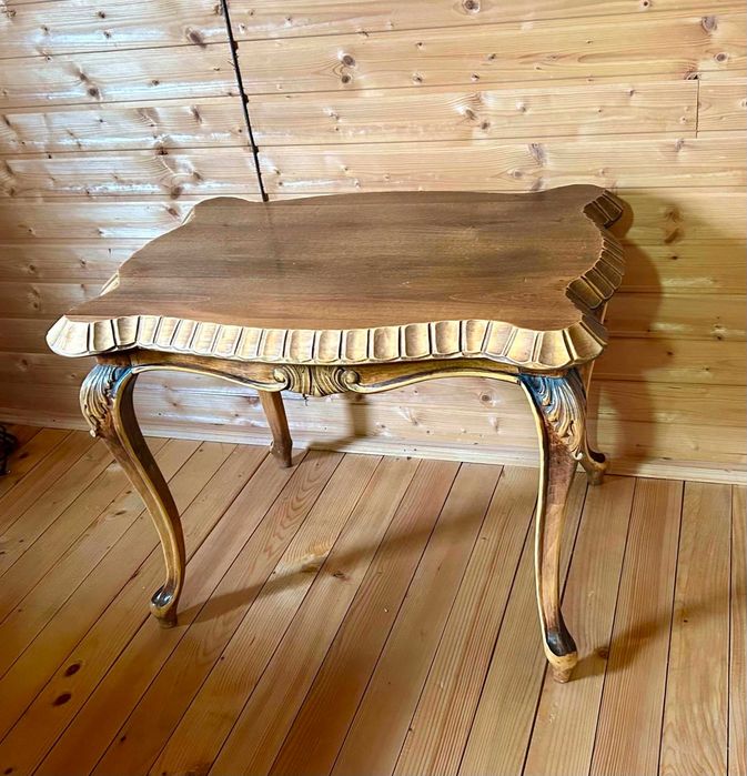 Masă elegantă din lemn masiv – stil clasic, deosebită