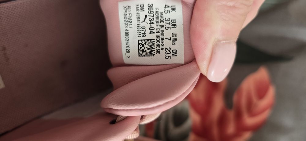 Adidasi puma ,roz ,din piele