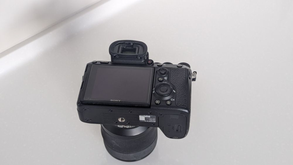 Продам Sony A 7III KIT с китовым объективом