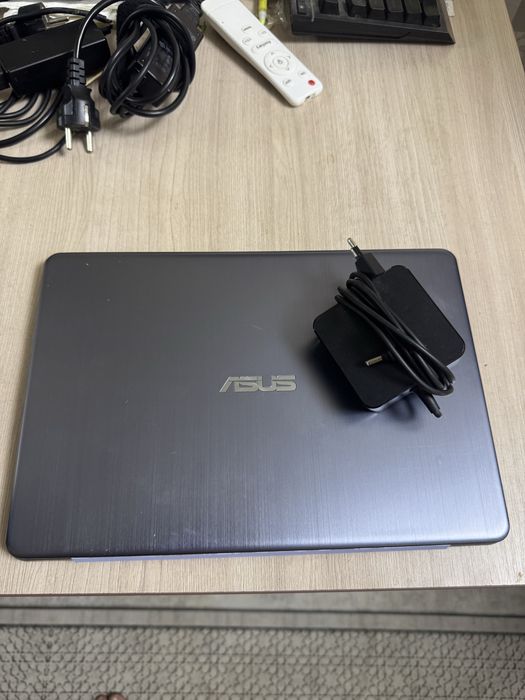 ASUS VivoBook E406MA Intel Celeron N4000
