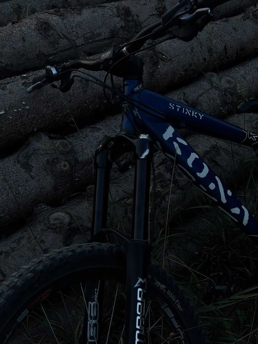 Bicicleta Freeride Downhill Kona Stinky