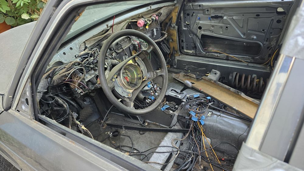 Vând Mercedes SEL560