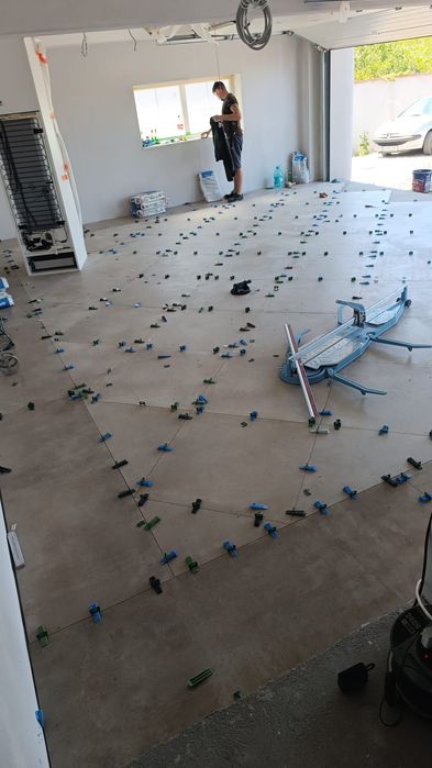 Disponibil. Execut lucrări interioare și exterioare