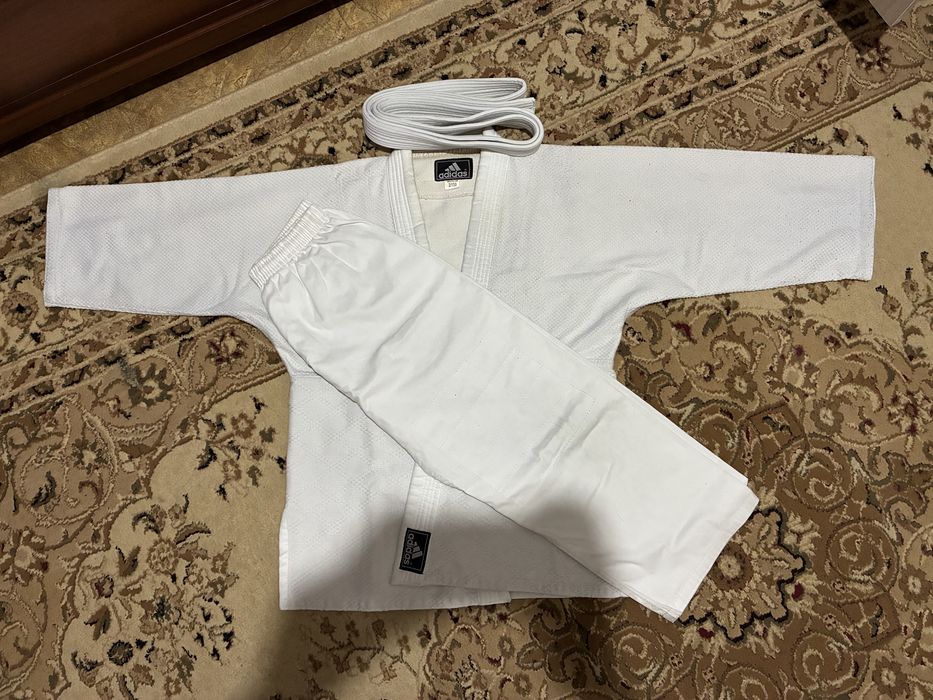 Кимано adidas для дзюдо
