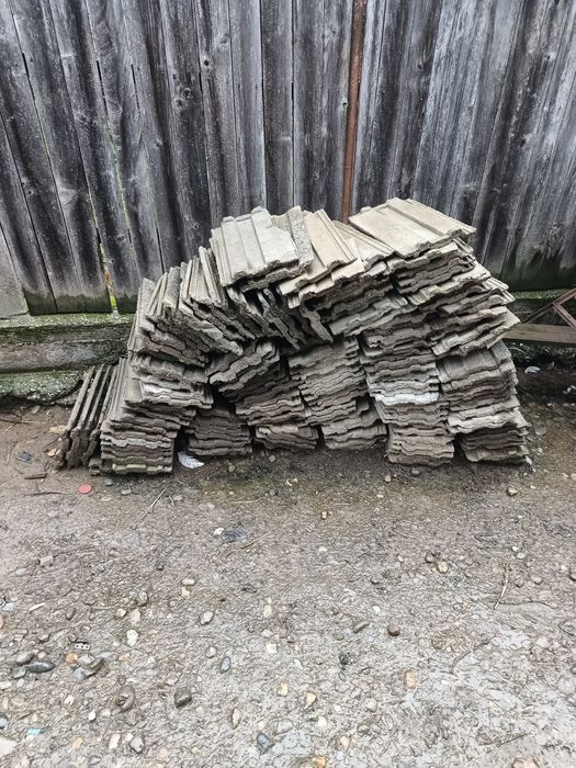 Vând  țiglă betonata veche