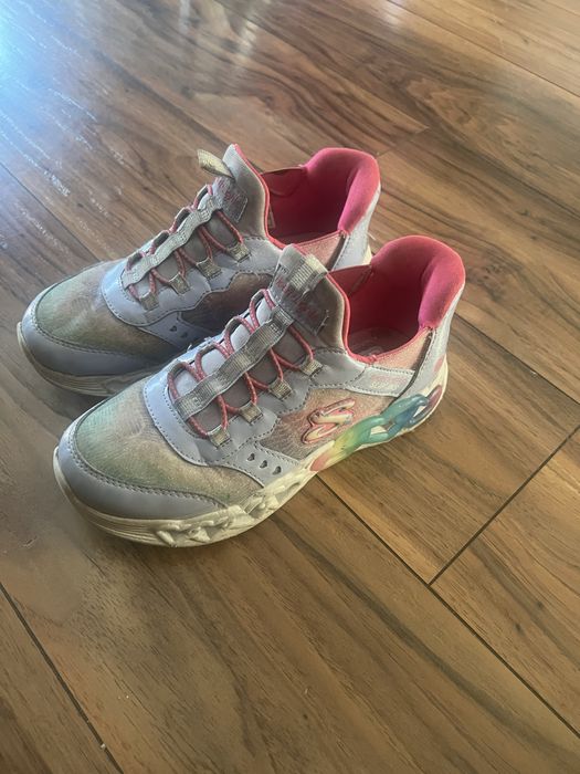 Adidasi Skechers fetite