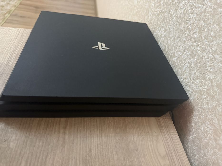 Plays station 4 pro 1tb