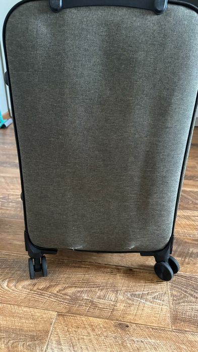 Продам чемодан б/у