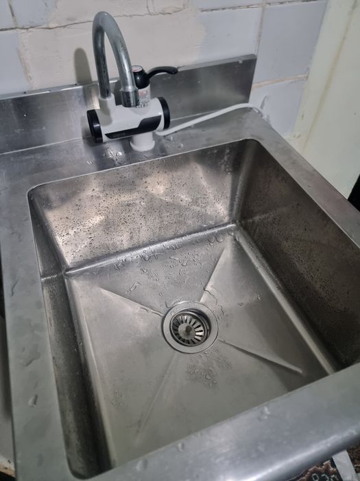 Stalavoy stoli va rakvinasi sotiladi