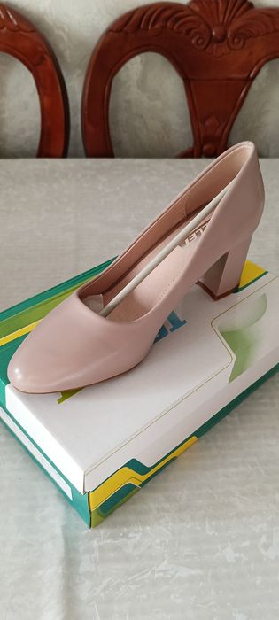 Продам женские туфли