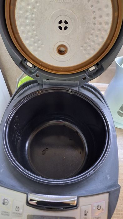 Продам мультиварку REDMOND