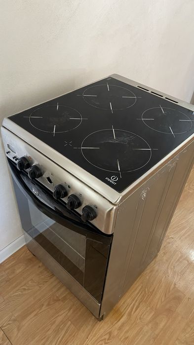 Электрическая плита Indesit