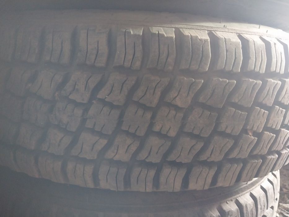 4 шины 225 75 R16 всесезонные.