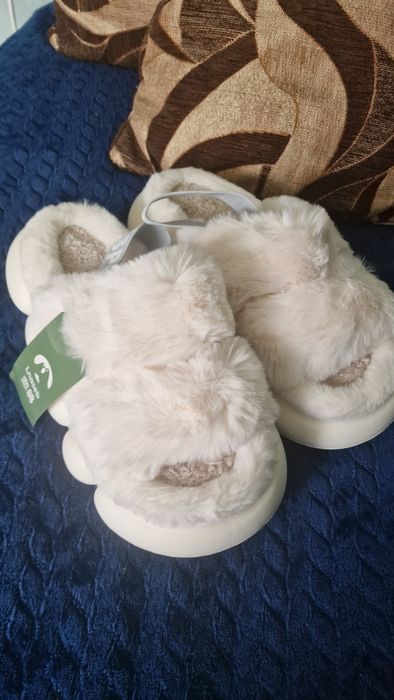 Стильные меховые сандалии на платформе