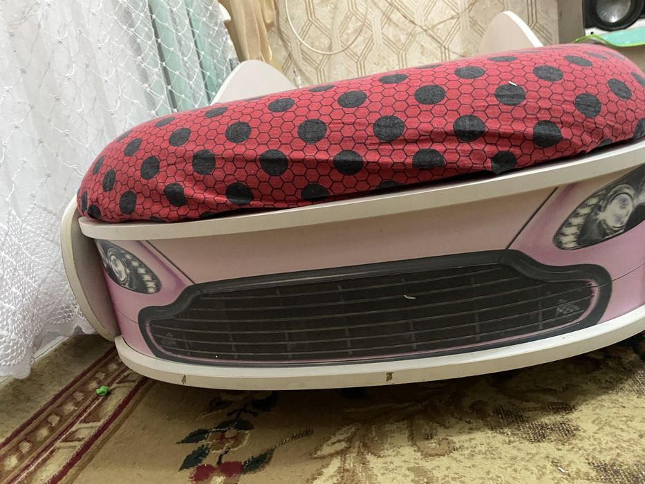 Продаю кровать машину торга нет