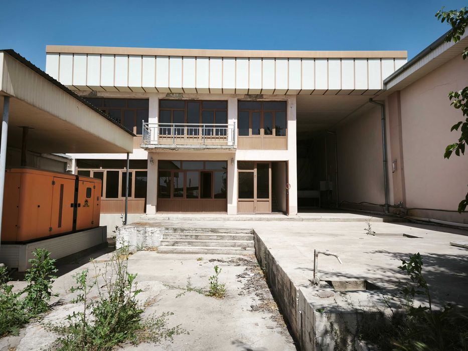 Yu  Продаётся холодильный комплекс 34сотки в Янгиюльском районе, торг