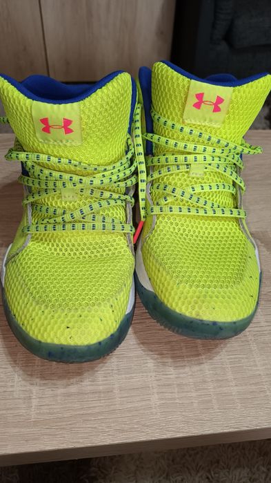 Adidași Under Armour