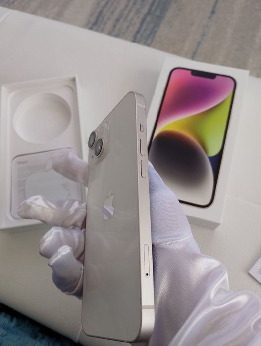 Бял телефон iphone 14