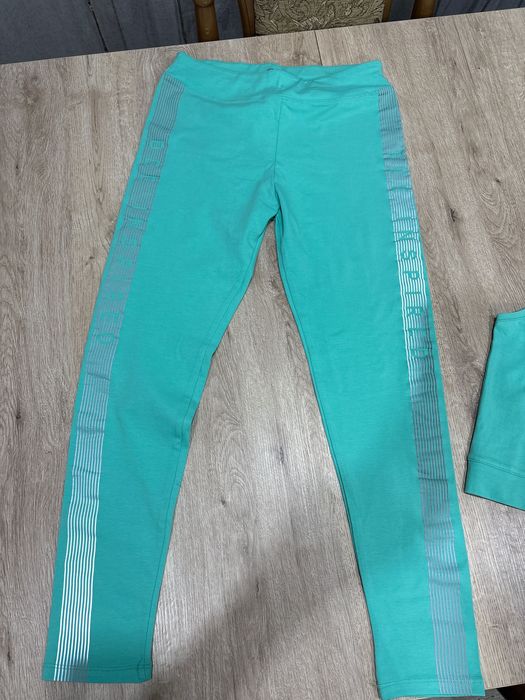 Двойка, лосины и топ