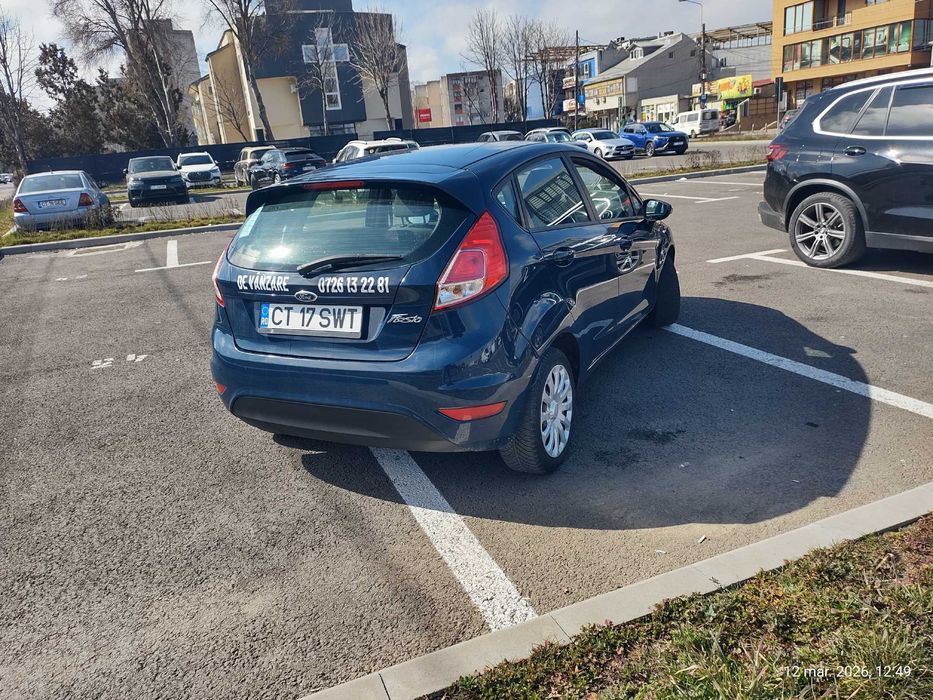 Vand ford Fiesta 2015 / 64,000 km / 5.800 euro .