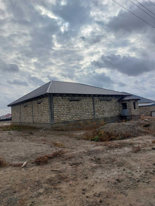 Продаётся недостроенный частный дом.