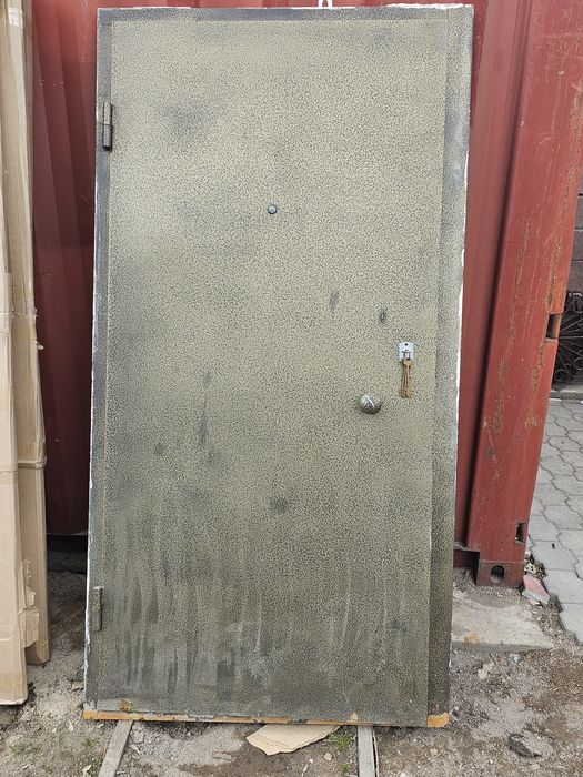 Дверь металлическую