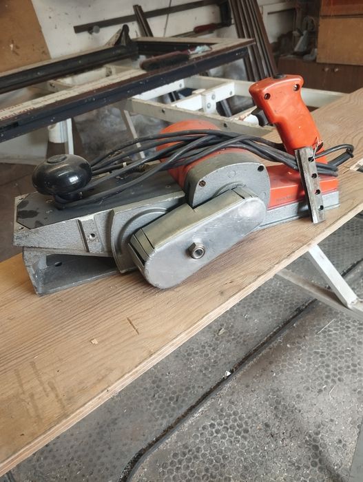 Эл.инструмент по обра ботке дерева.