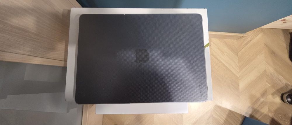 Продаван Macbook M2 .Перфектен без забележки.