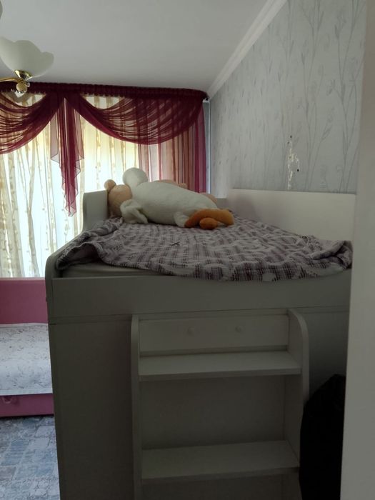 Двухярустная кровать со столом