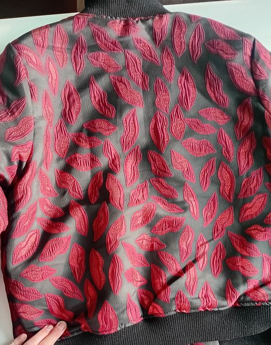 Продам женскую куртку