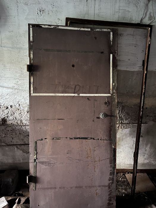 Продам железную дверь