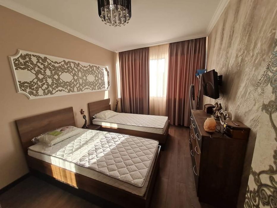 Продава се Тристаен апартамент в Сливен, Център - 90 кв.м за 1589 €/кв.м - Снимка #8