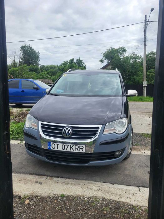 VOLKSWAGEN Touran 2010 — imagine 3