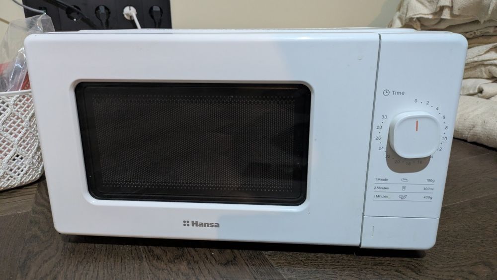 Микроволновка Hansa