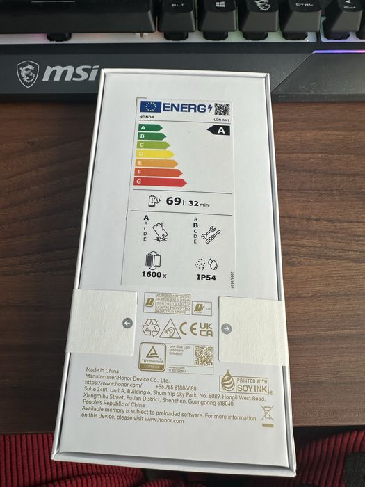 Продавам чисто нови два телефона