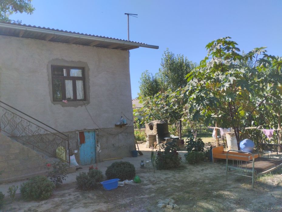 Уй сотилади 8 сотих ,2 хона уйи ва подавали бн,