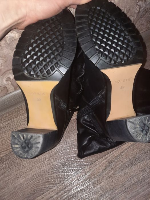 Продам натуральные кожаные сапоги