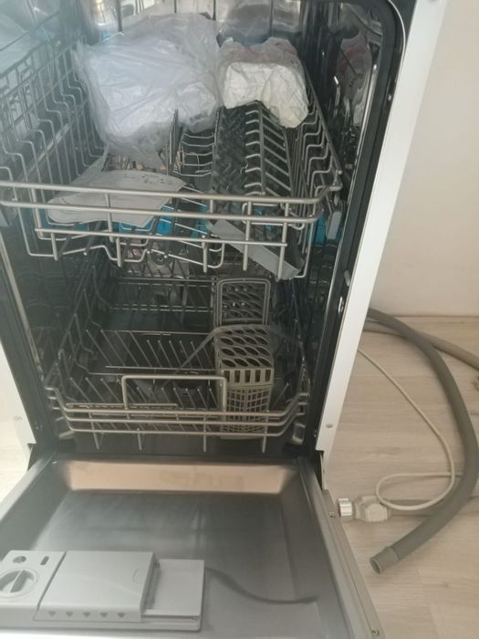 Продам посудомоечную машину
