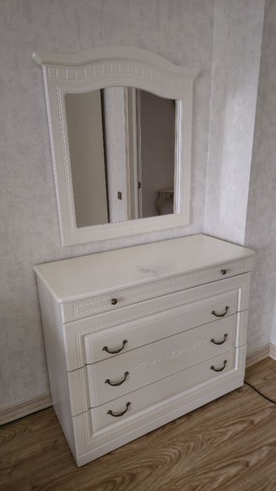 Продается спальный гарнитур "Венера Люкс"