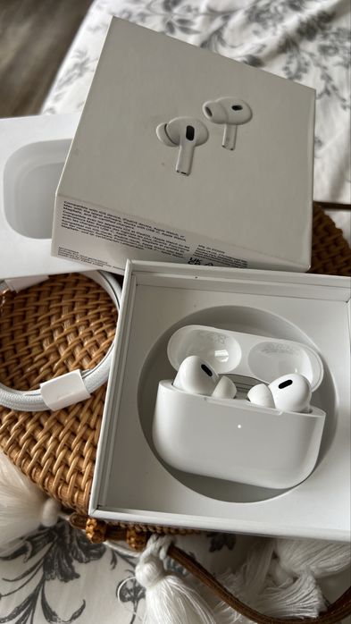 AirPods  Pro 2 cu carcasa