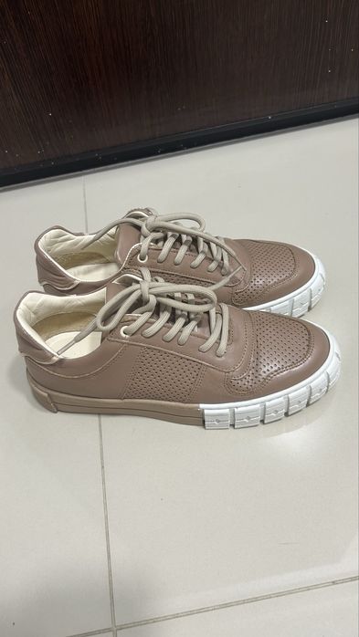 Pantofi din piele naturala