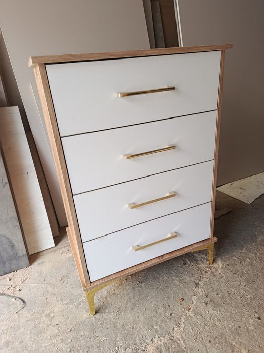 Kamod komod chestr dastafka besplatna  razmer visata 99  sh 65. gl 45