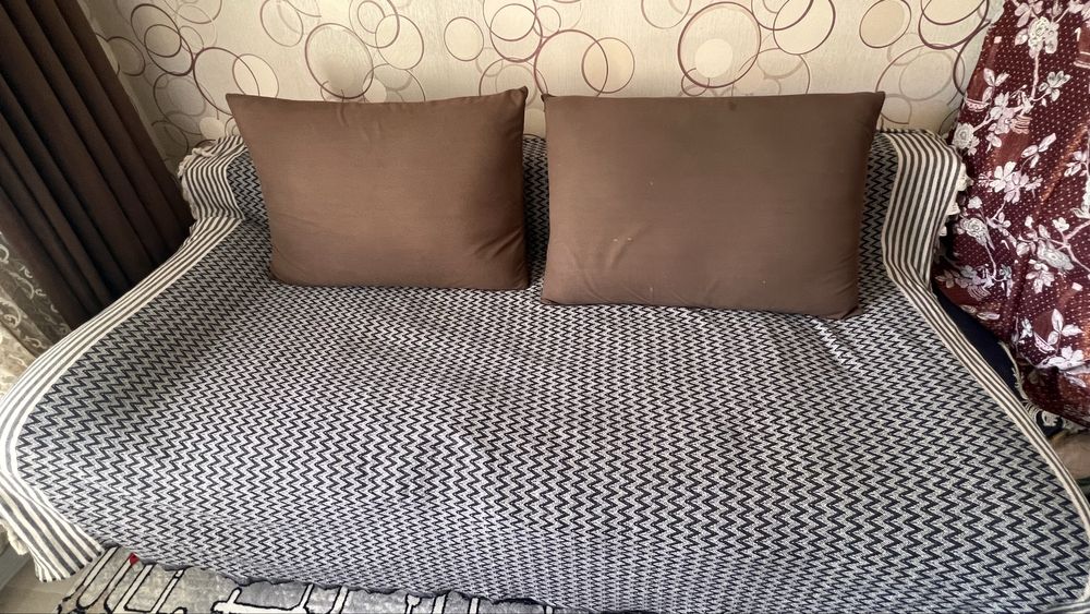 Yahshi holatda divan sotiladi