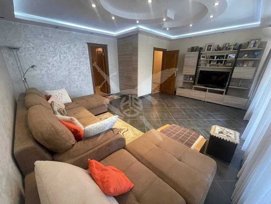 Тристаен апартамент в квартал Възраждане 95924