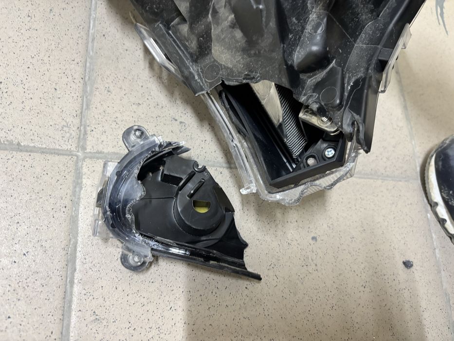 Фара тайота рав 4